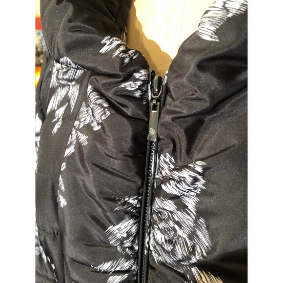 WHITE/BLACK Black and White Puffer Jacket.  New Condition.  Size Small - Picture 2 of 8